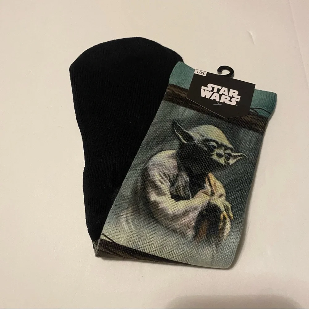 New NWT men’s Yoda Star Wars long socks L/XL black green